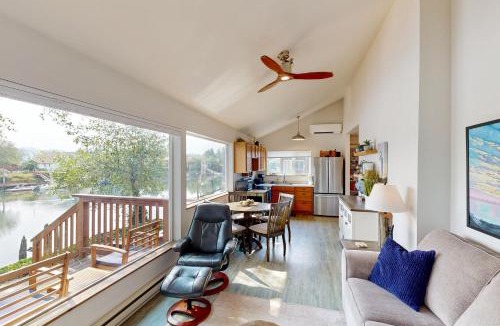 Nehalem House | River Otter