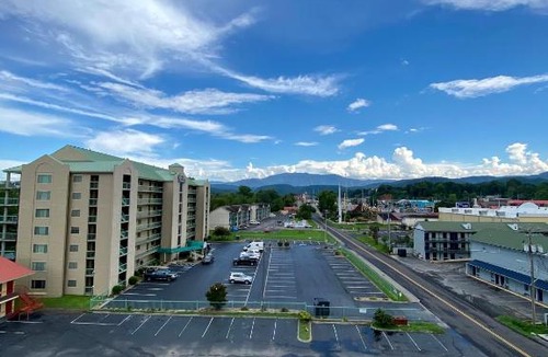 Pigeon Forge House | River Place Condos #410 3BD