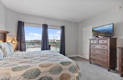 Pigeon Forge House | River Place Condos #611 3BD