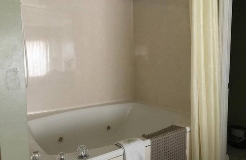 Pigeon Forge Hotel | River Place Inn