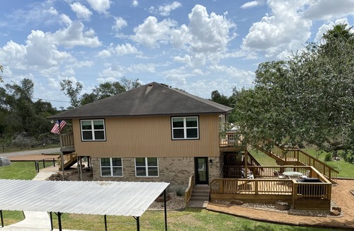 Thomaston House | River Rapids in private backyard 2/1.5 house 65" TV w/ deck /Grill