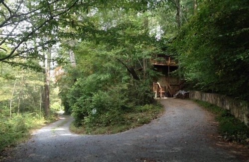 Ellijay Cabin | River Rest: Romantic & Relaxing Setting with Hot Tub on a Trophy Trout Stream