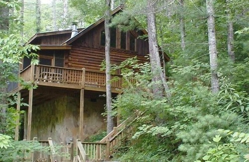Ellijay Cabin | River Rest: Romantic & Relaxing Setting with Hot Tub on a Trophy Trout Stream