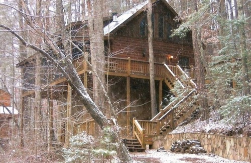 Ellijay Cabin | River Rest: Romantic & Relaxing Setting with Hot Tub on a Trophy Trout Stream