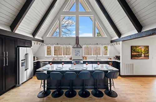 Mount Airy House | River Retreat: A-Frame, Hot Tub, Fire Pit, Ping Pong, Fenced Yard, Playset