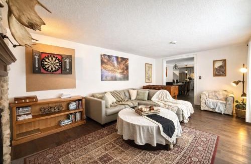 Tweed House | River Retreat- Hot tub-Games-BBQ-Bonfire-Sleeps 14
