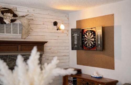 Tweed House | River Retreat- Hot tub-Games-BBQ-Bonfire-Sleeps 14