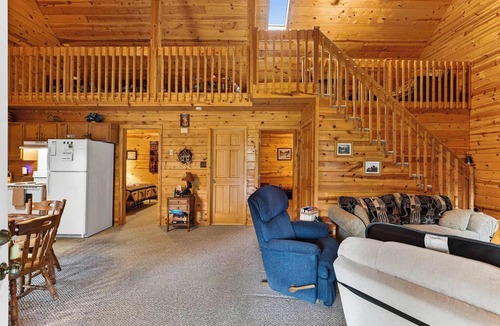Cabins Cabin | River Retreat w/Loft, Game Fun, Fire Pit & Fun