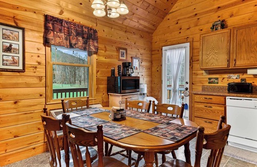 Cabins Cabin | River Retreat w/Loft, Game Fun, Fire Pit & Fun