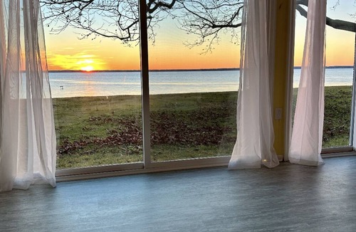Lancaster House | River Retreat with Sunset Views