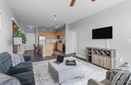 Downtown Fort Worth Condo | River rides, shopping, dining - walk Downtown!