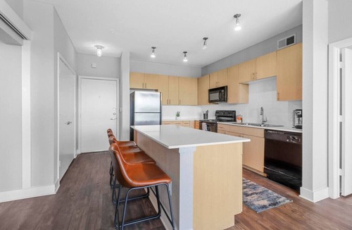 Downtown Fort Worth Condo | River rides, shopping, dining - walk Downtown!