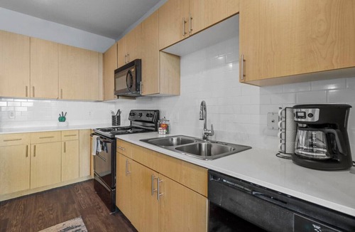 Downtown Fort Worth Condo | River rides, shopping, dining - walk Downtown!