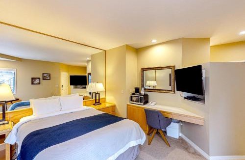 Century West Hotel | River Ridge #321B