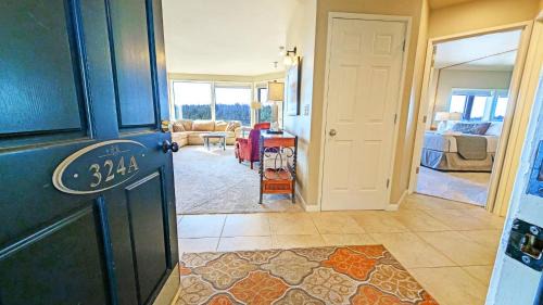 Century West Apartment | River Ridge 324A