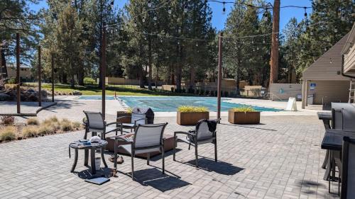 Century West Apartment | River Ridge 328A