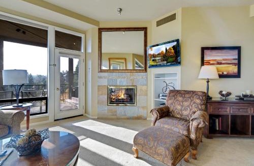 Century West House | River Ridge 330A - Meredith Lodging