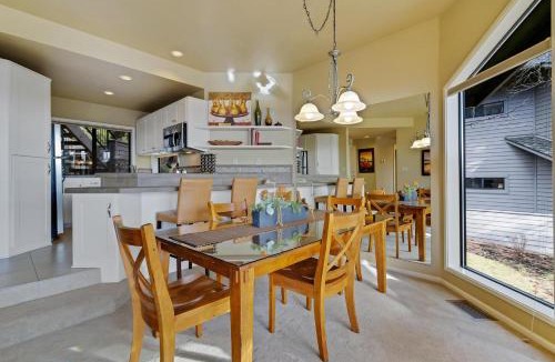 Century West House | River Ridge 330A - Meredith Lodging