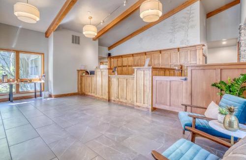 Century West House | River Ridge 425B - Meredith Lodging