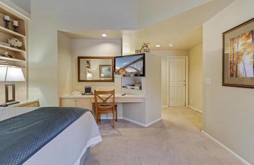 Century West House | River Ridge 429B - Meredith Lodging