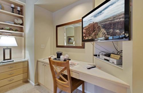 Century West House | River Ridge 429B - Meredith Lodging