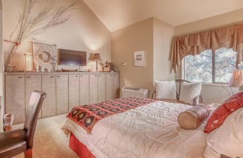 Century West House | River Ridge 617B - Meredith Lodging