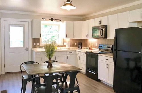 Van Buren House | River Ridge Retreat