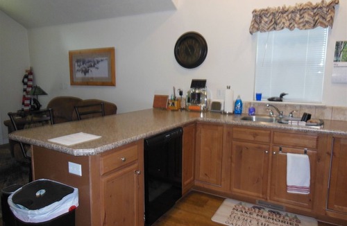 Garden Valley Cabin | River, River, River! Pet Friendly, Sleeps 5