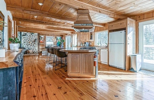 Notre-Dame-de-la-Merci House | River Rock Retreat CITQ 311224