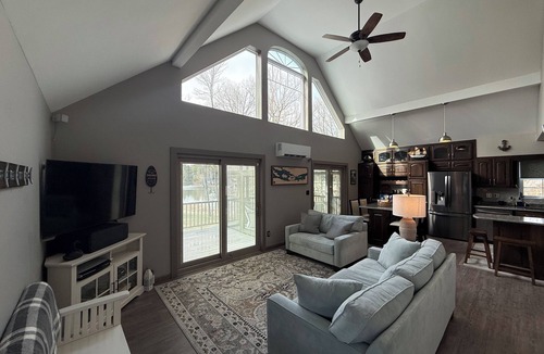 Wellesley Island House | River Rock Lodge: Waterfront Retreat in the Thousand Islands