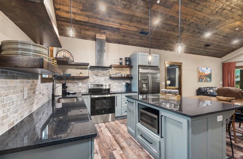 Branson Cabin | River Rock Retreat 🌲 NEW PROPERTY ⭐ Hot Tub 💦 Fire Pit 🔥