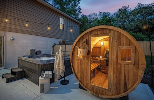 West Columbia House | River & Rose Landing-Spa, Sauna, Karaoke Room, Firepit, Sleeps 14