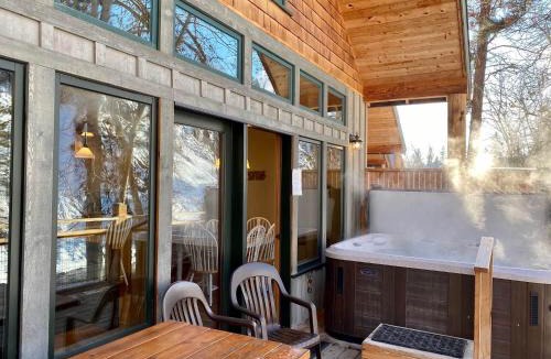 Winthrop Hotel | River's Edge Resort