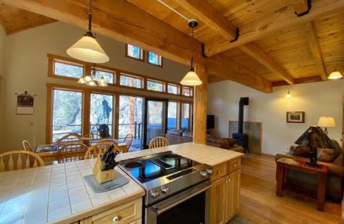 Winthrop Hotel | River's Edge Resort