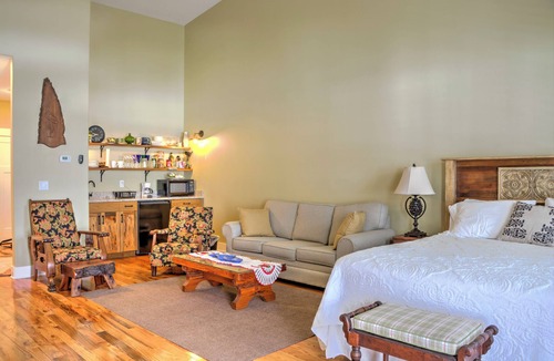 Historic Downtown Apalachicola Apartment | River s Edge West Downtown Studio