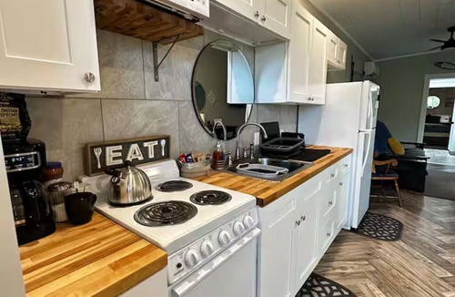 Smithville House | River Shack w/private enclosed spa.