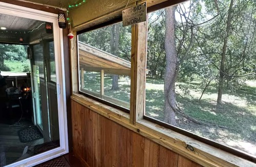 Smithville House | River Shack w/private enclosed spa.