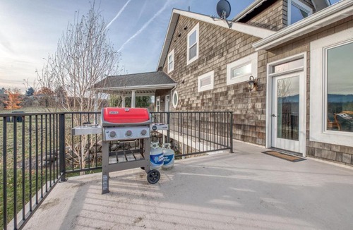 Hood River House | River Song Country Chateau