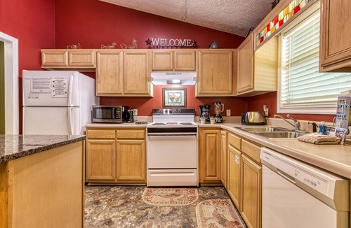 Sevierville Ski Chalet | River Song, Near River, Hot Tub, Foosball, WIFI $560 FREE tickets each paid day!