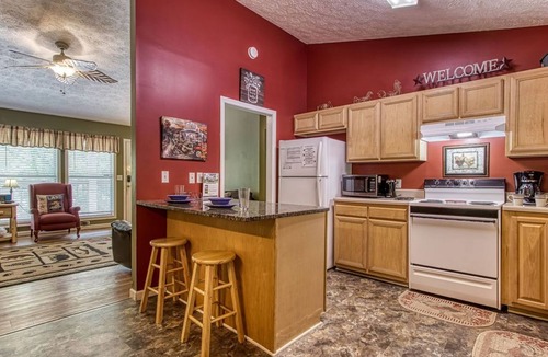 Sevierville Ski Chalet | River Song, Near River, Hot Tub, Foosball, WIFI $560 FREE tickets each paid day!