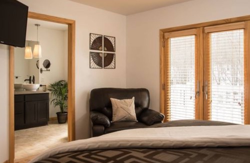 Attica Bed & Breakfast | River Spring Lodge