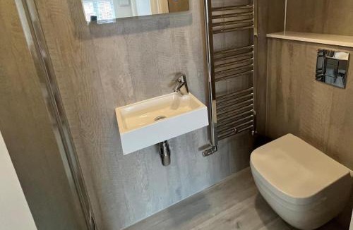 Netley Apartment | River Studio Sleeps 2 with Parking & Dog Friendly