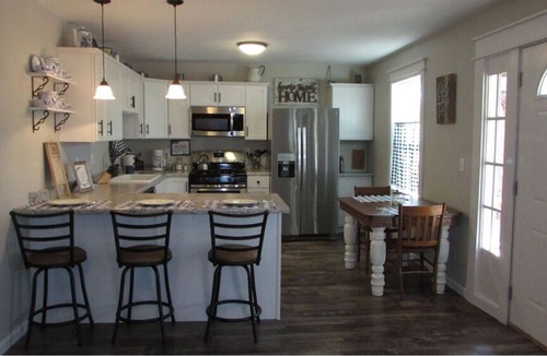Van Buren House | River Time Cottage Get Away! 1/2 Mile from Current River!