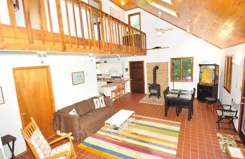 Great Cacapon House | River Valley Cabin - Riverfront Cabin