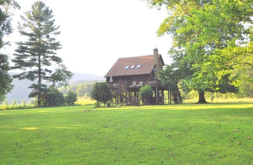 Great Cacapon House | River Valley Cabin - Riverfront Cabin