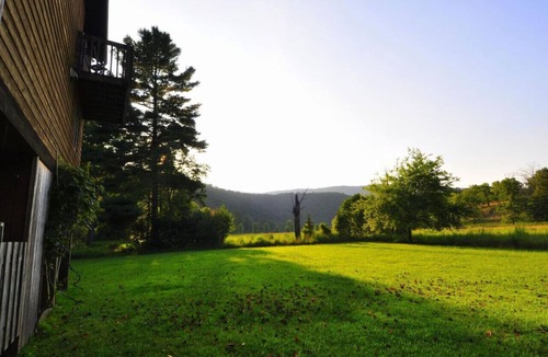 Great Cacapon House | River Valley Cabin - Riverfront Cabin