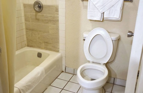Fort Smith Hotel | River Valley Inn & Suites (Extended Stay)