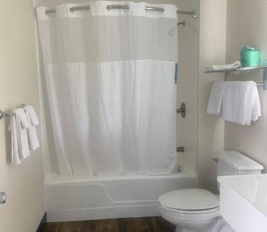 West Hatfield Hotel | River Valley Inn