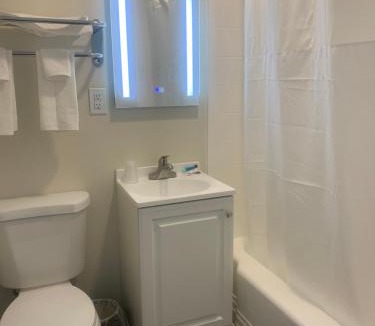 West Hatfield Hotel | River Valley Inn