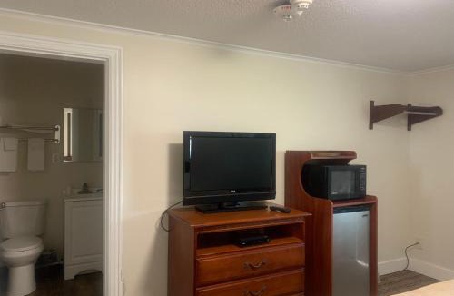 West Hatfield Hotel | River Valley Inn